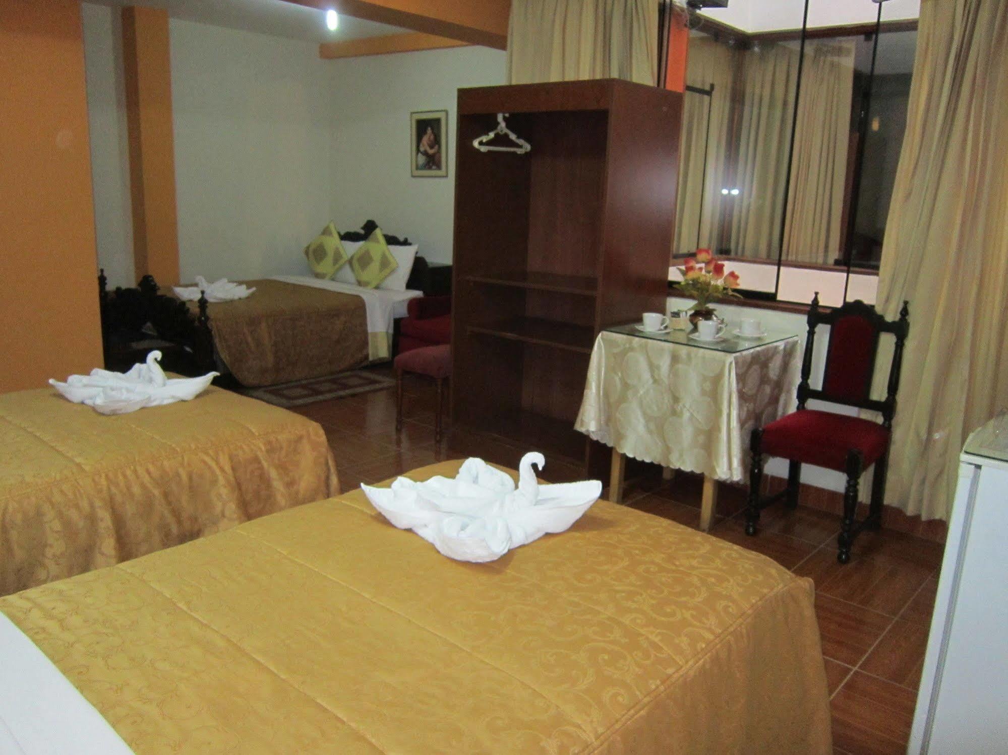Hotel Suite Plaza Trujillo Zewnętrze zdjęcie