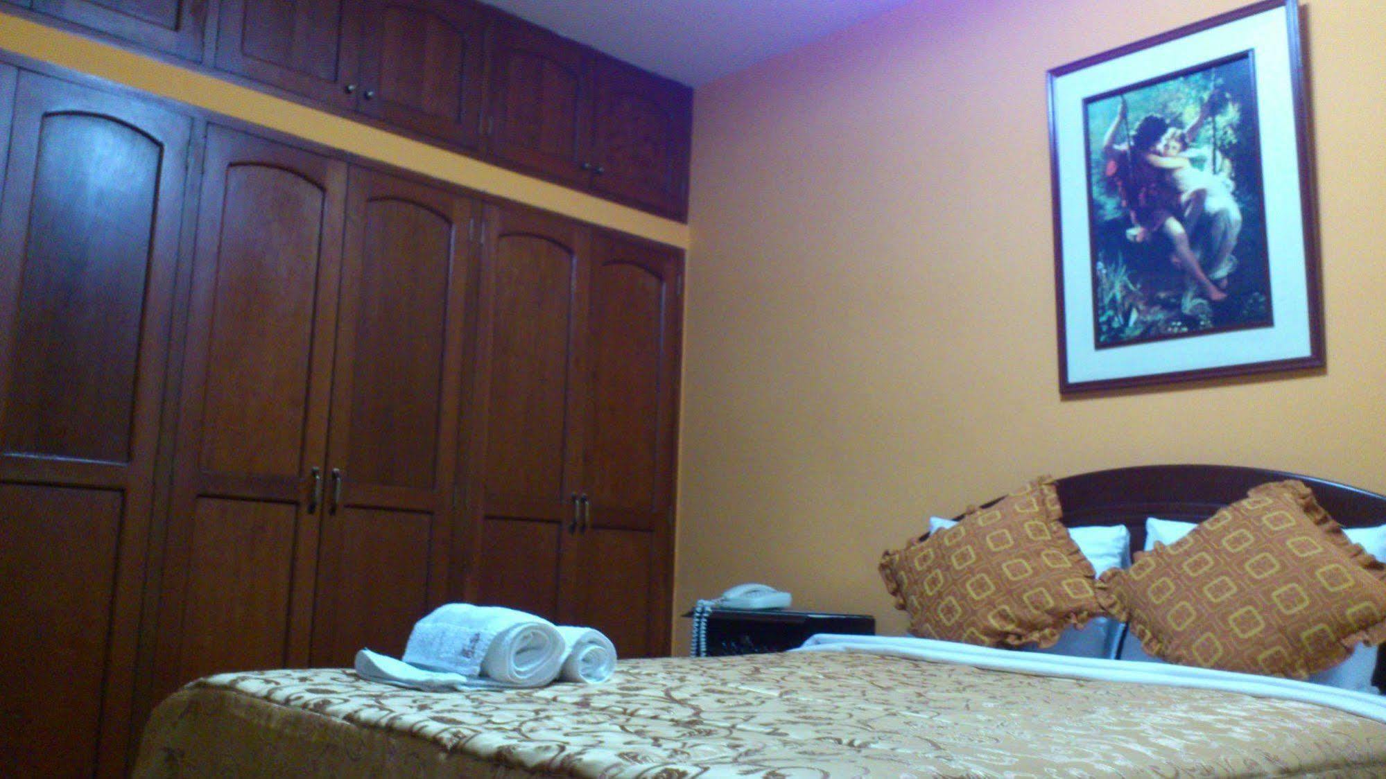 Hotel Suite Plaza Trujillo Zewnętrze zdjęcie