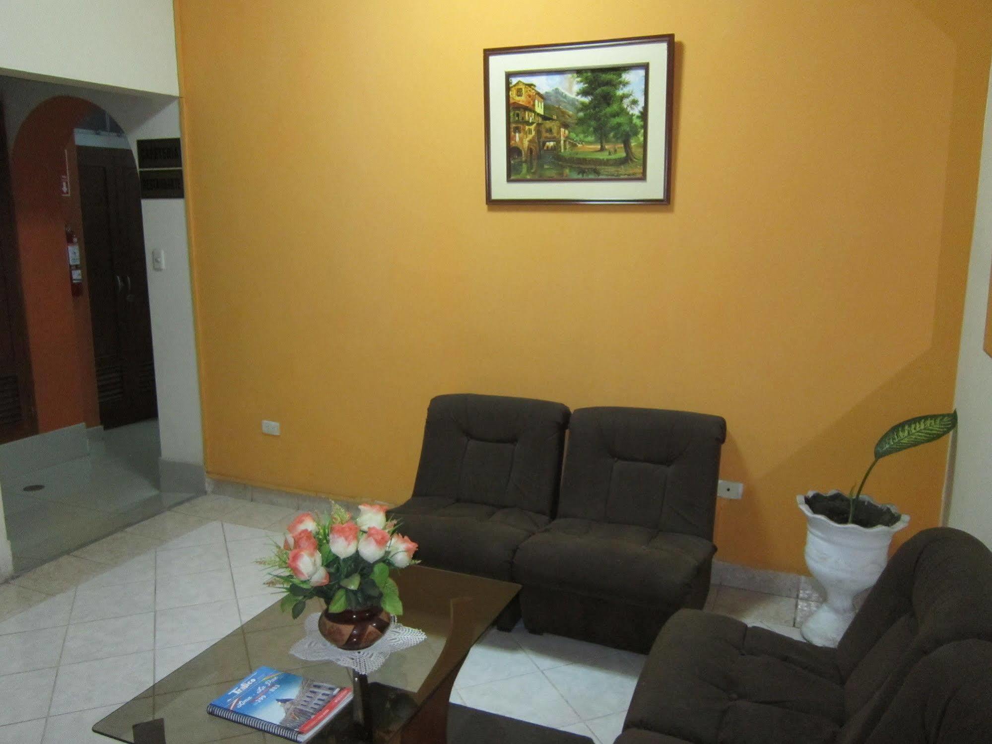 Hotel Suite Plaza Trujillo Zewnętrze zdjęcie